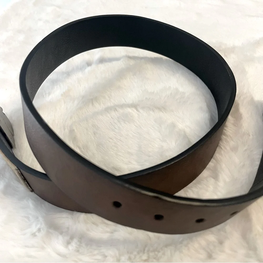 Levi’s Big Boys Reversible black and brown leather belt with silver buckle, M